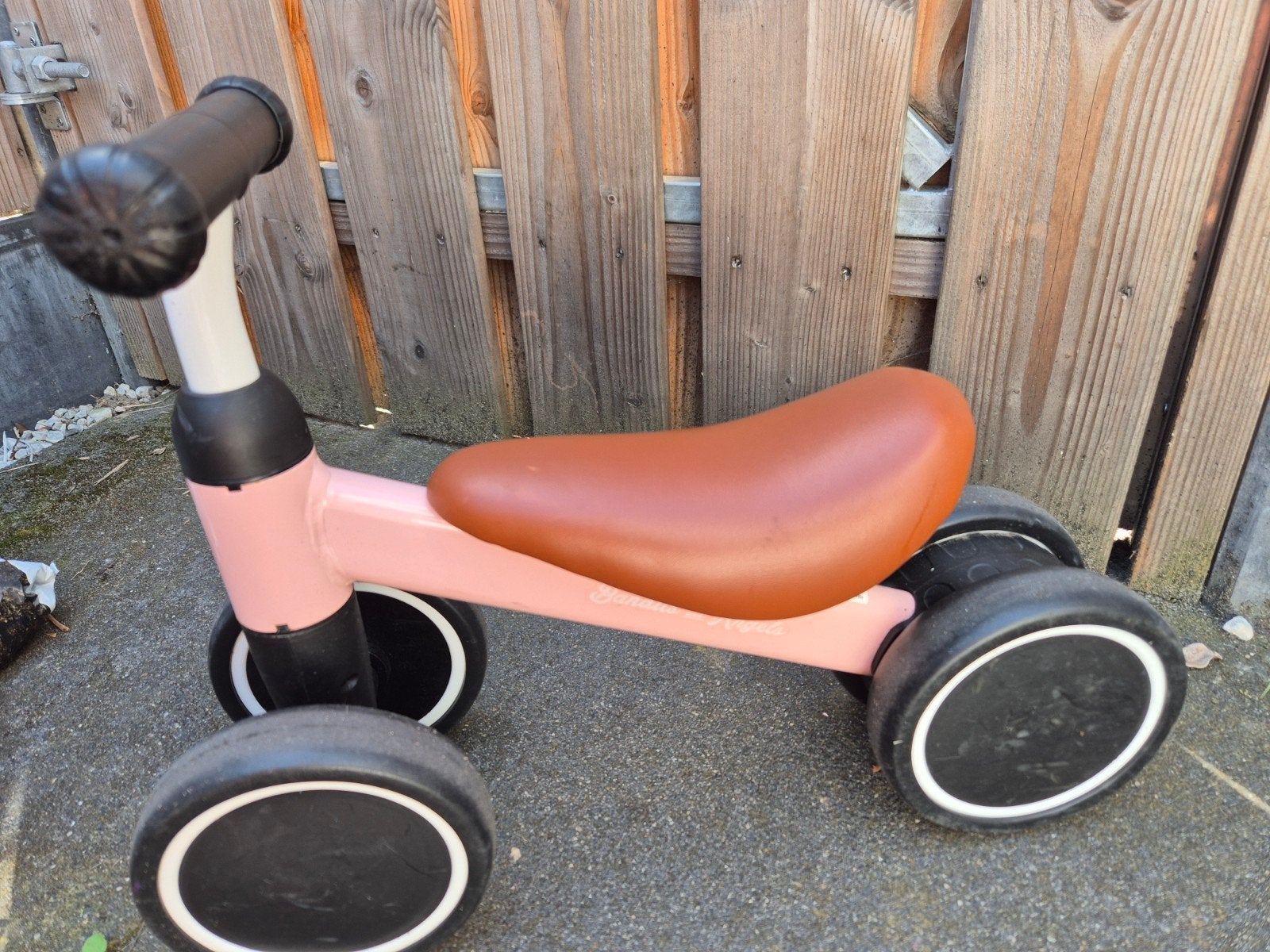 Roze loopfiets met 4 wielen - Zo goed als nieuw, Ophalen of Verzenden, Zo goed als nieuw, Loopfiets