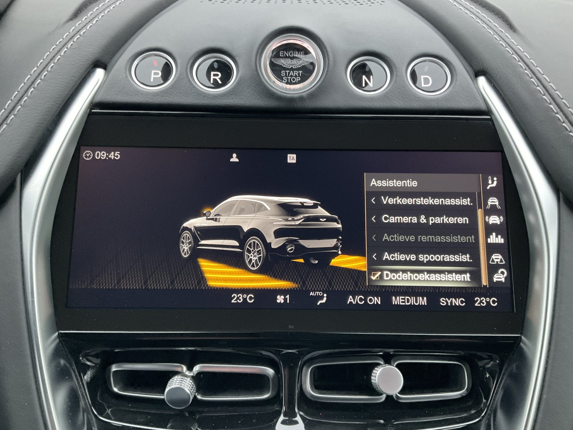 Foto 49 van Aston Martin Dbx 4.0 V8 360 Memory Stoelverw/koeling Sfeer