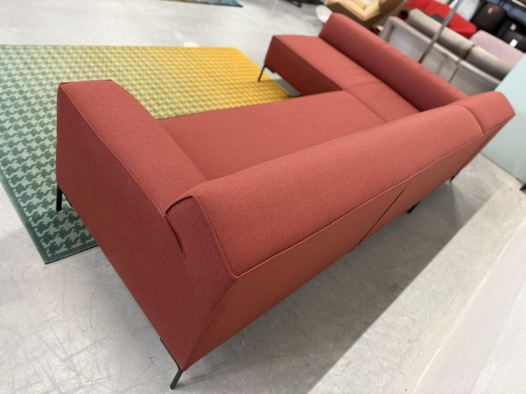Nieuw Design on Stock Bloq Hoekbank Ploegwool rood bank 300, 250 tot 300 cm, Gompenstraat 15, Hoekbank, Ophalen of Verzenden