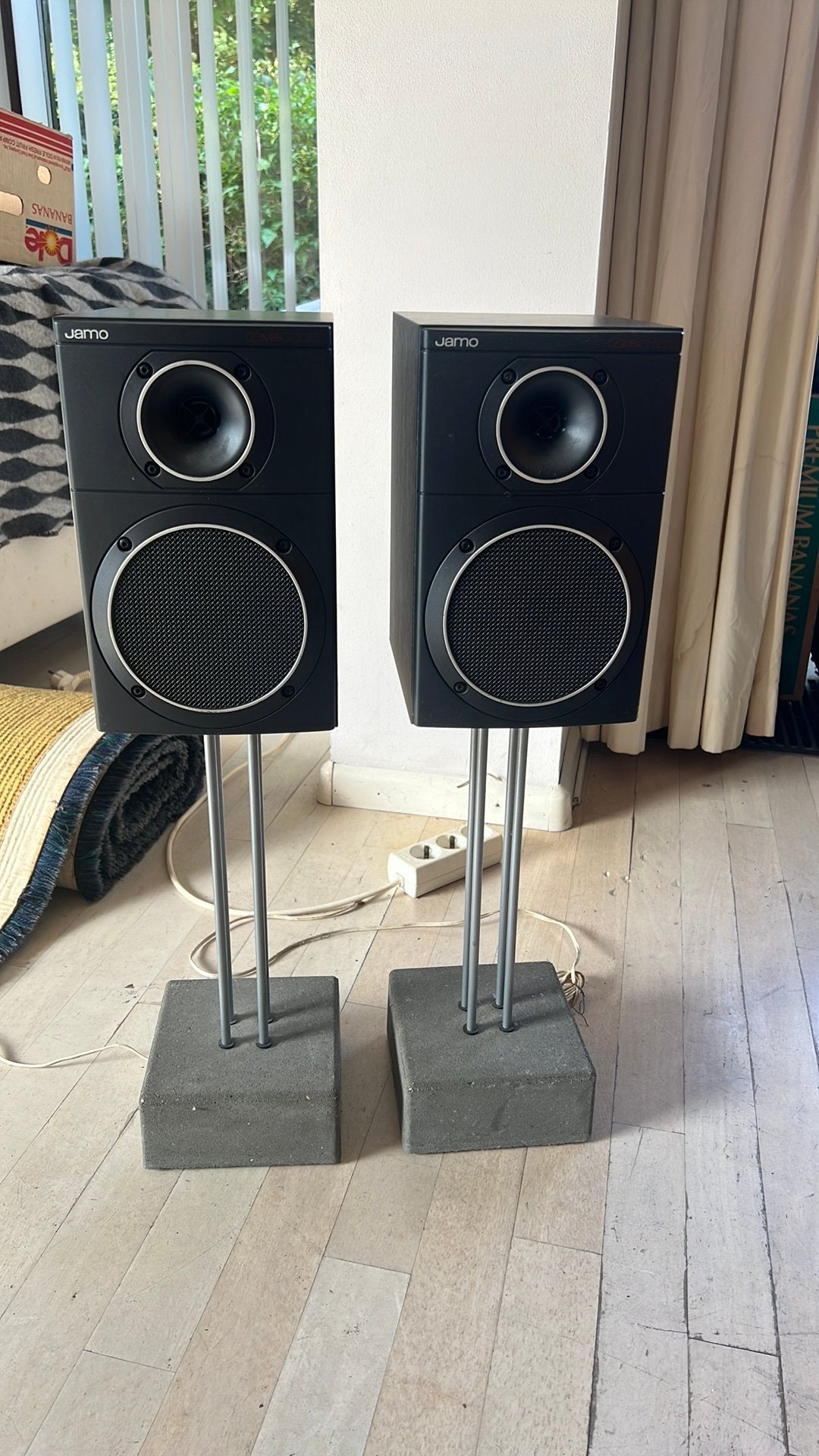 Jamo Compact 500 speakers op betonnen voet, Audio, Tv en Foto, Ophalen, Vloerstaande luidspreker, Inclusief standaarden, Zo goed als nieuw