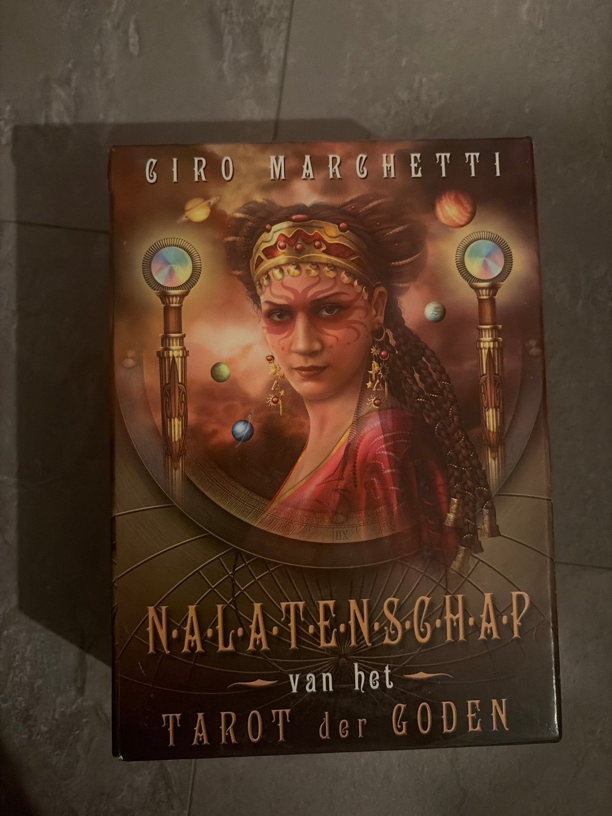 Nalatenschap van het Tarot der Goden - Giro Marchetti, Ophalen of Verzenden, Zo goed als nieuw, Tarot of Kaarten leggen, Instructieboek