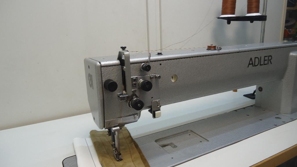 Industrie Machine Adler 3 Voudig Transport lange arm 65cm, Overige merken, Gebruikt, Ophalen of Verzenden, Naaimachine