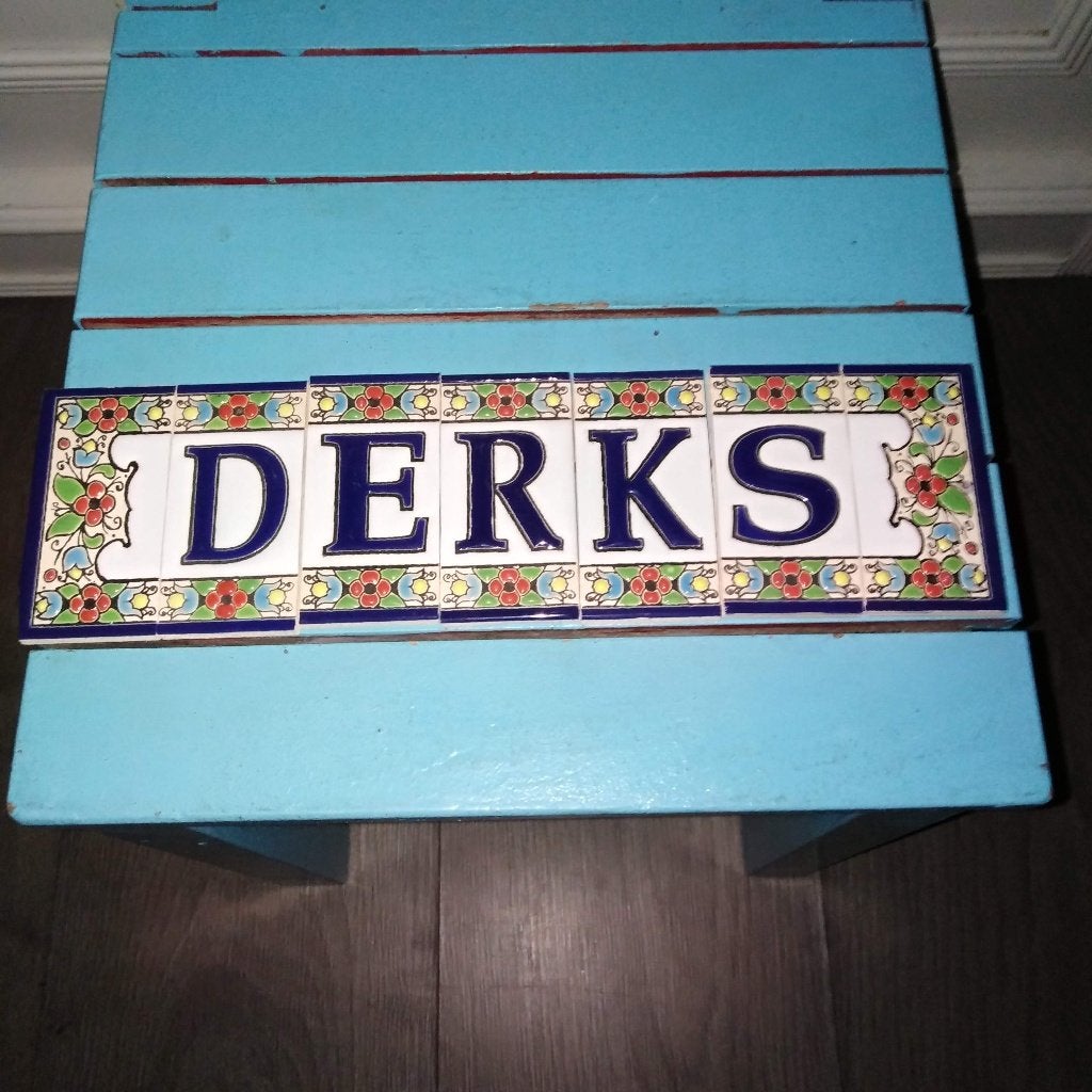 Spaanse keramische tegeltjes met letters D E R K S, Ophalen, Gebruikt