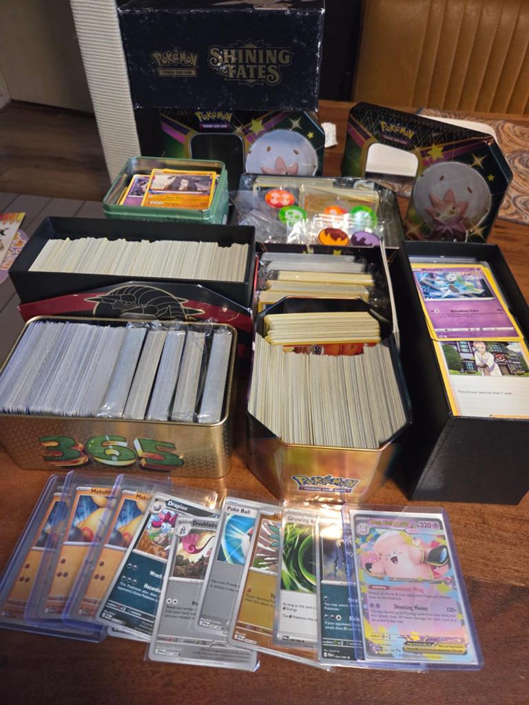 Grote partij Pokémon kaarten (2300+ stuks) + accessoires, Ophalen of Verzenden, Zo goed als nieuw, Meerdere kaarten, Foil