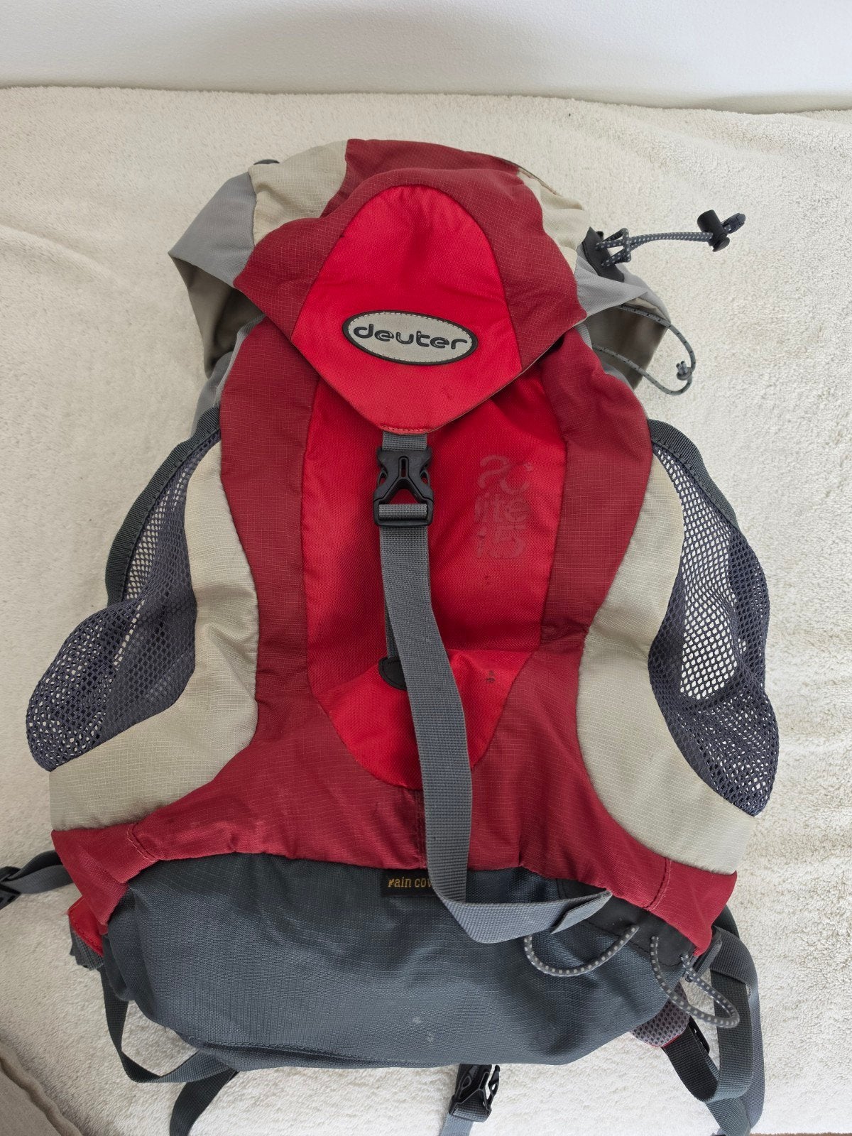 Deuter rugzak met regenhoes, Gebruikt, 25 tot 40 cm, Ophalen of Verzenden, Waterdicht