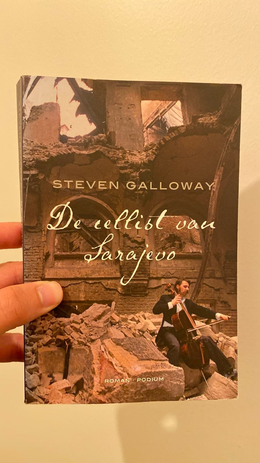 De Cellist van Sarajevo - Steven Galloway (Roman), Ophalen of Verzenden, Gelezen, Nederland