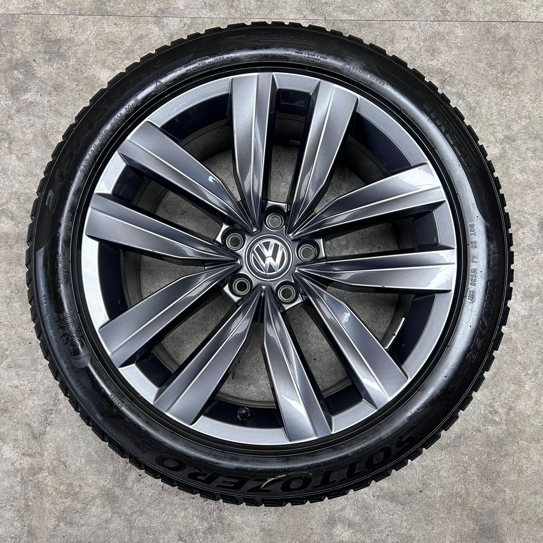 ✅ 18 inch originele Almere velgen + winterbanden VW Arteon, 18 inch, -, -, Banden en Velgen