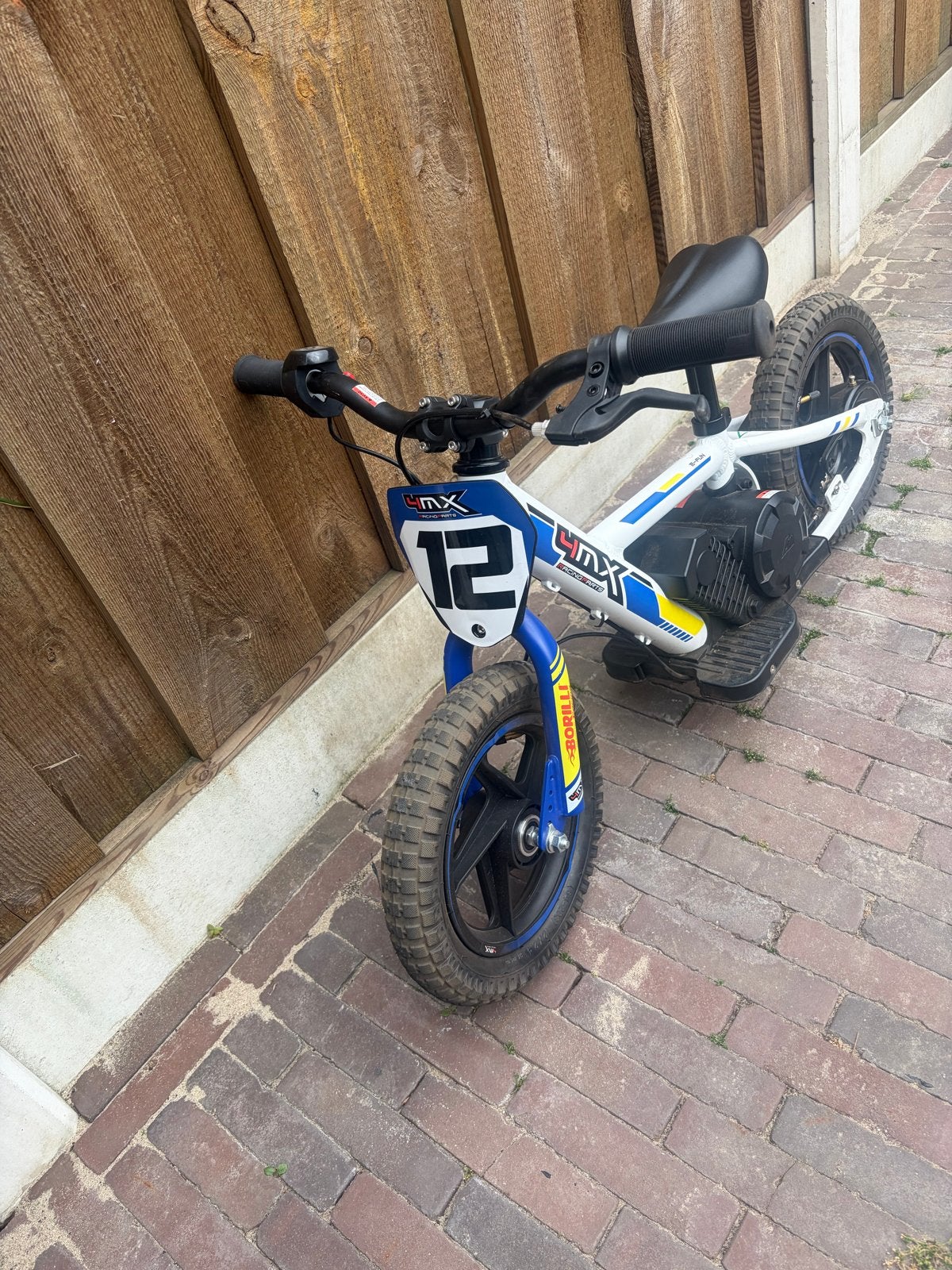 Z.G.A.N LYMX Kinder Crossmotor Elektrisch met Zijwieltjes, Ophalen of Verzenden, Zo goed als nieuw, 16 tot 20 inch, Zijwieltjes