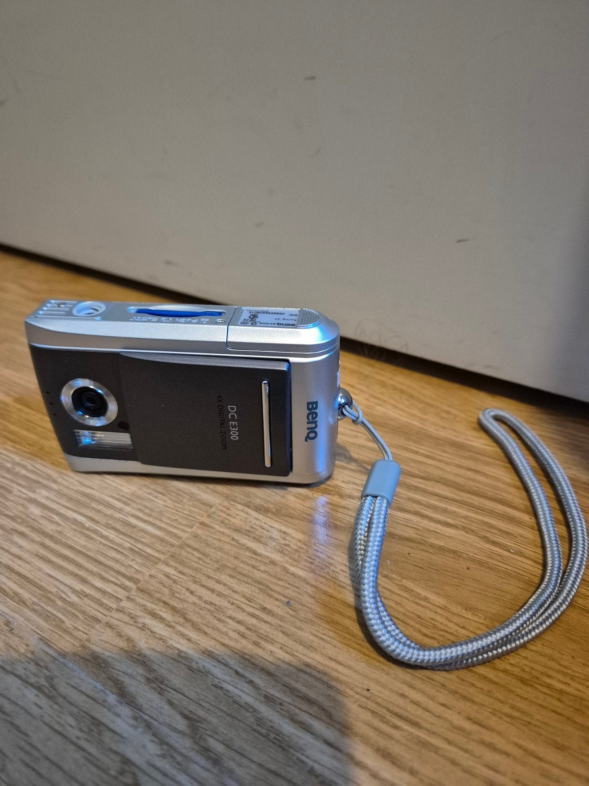 BenQ DC E300 Compactcamera - Zilverkleurig met accessoires, Ingebouwde flitser, Gebruikt, Handleiding, Ophalen of Verzenden