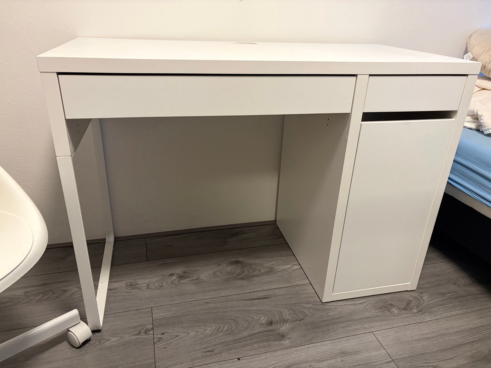 Wit bureau met lade en opbergruimte - IKEA, Ophalen, Met lades, Spaanplaat of MDF, Zo goed als nieuw