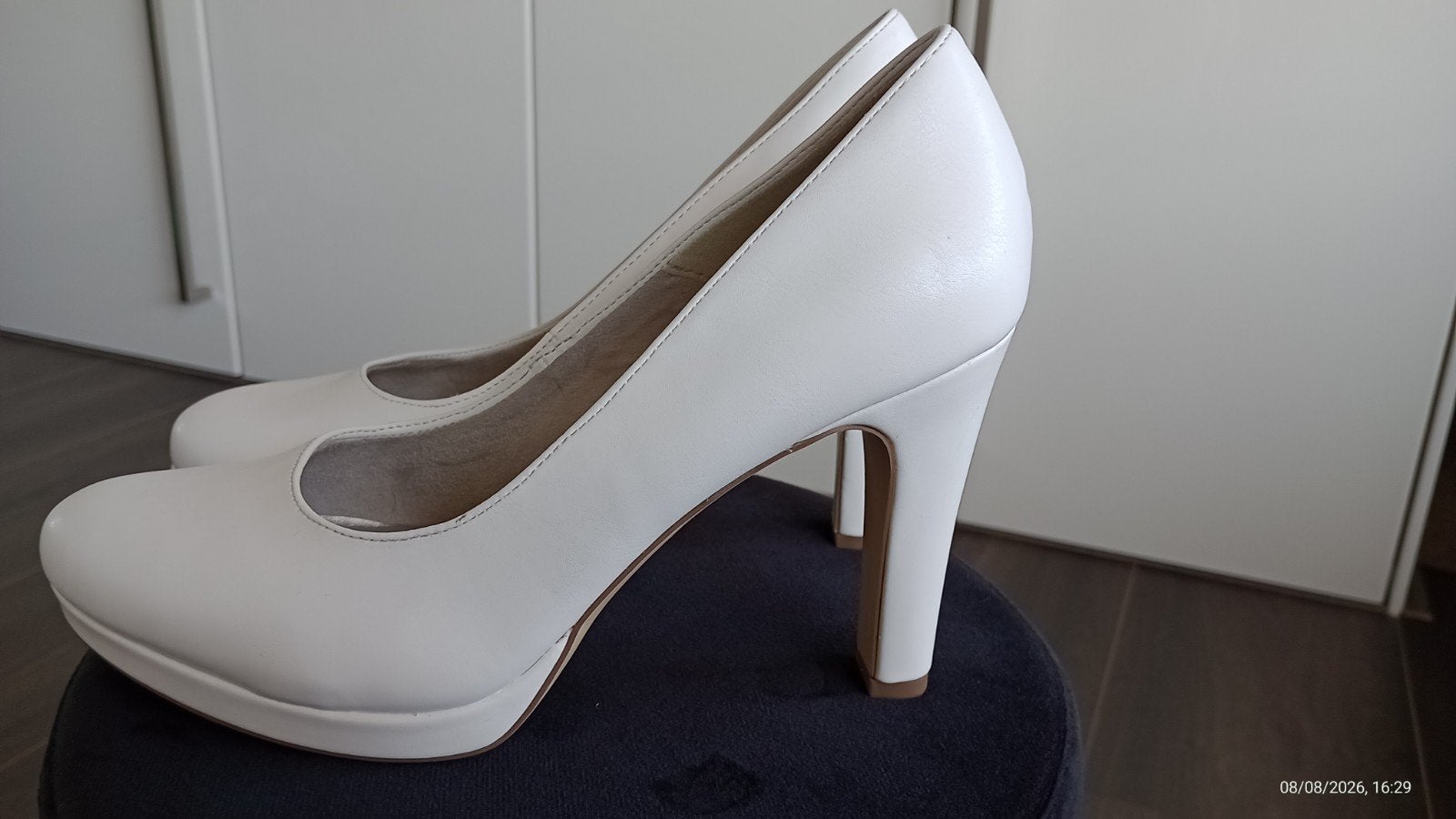 Tamaris Witte Pumps Maat 40 - Zo goed als nieuw, Tamaris, Pumps, Wit, Ophalen of Verzenden