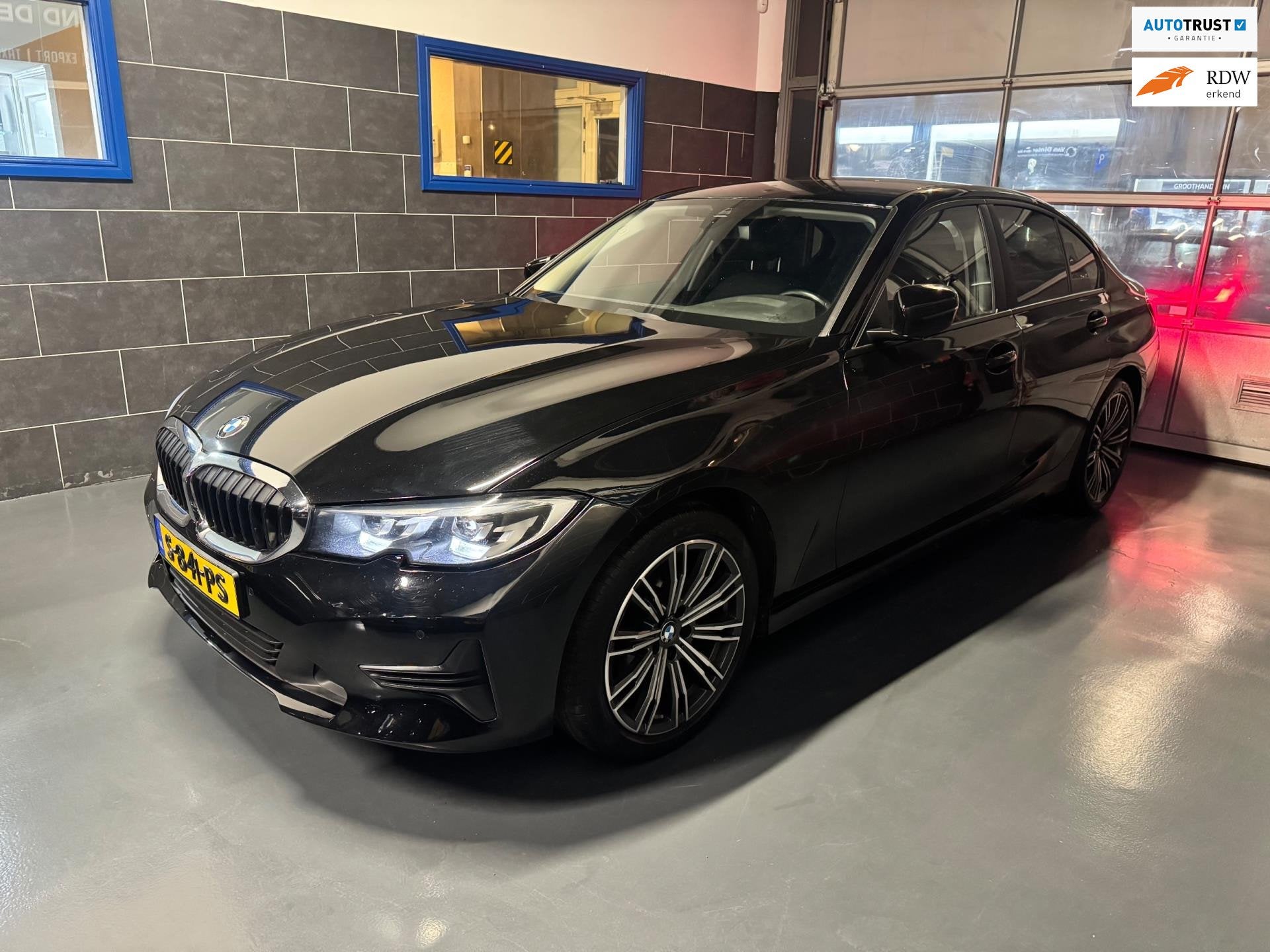 BMW 3-serie 318i High Sport - Navigatie - Parkeersensoren -, Automaat, 1998 cc, Achterwielaandrijving, Gebruikt