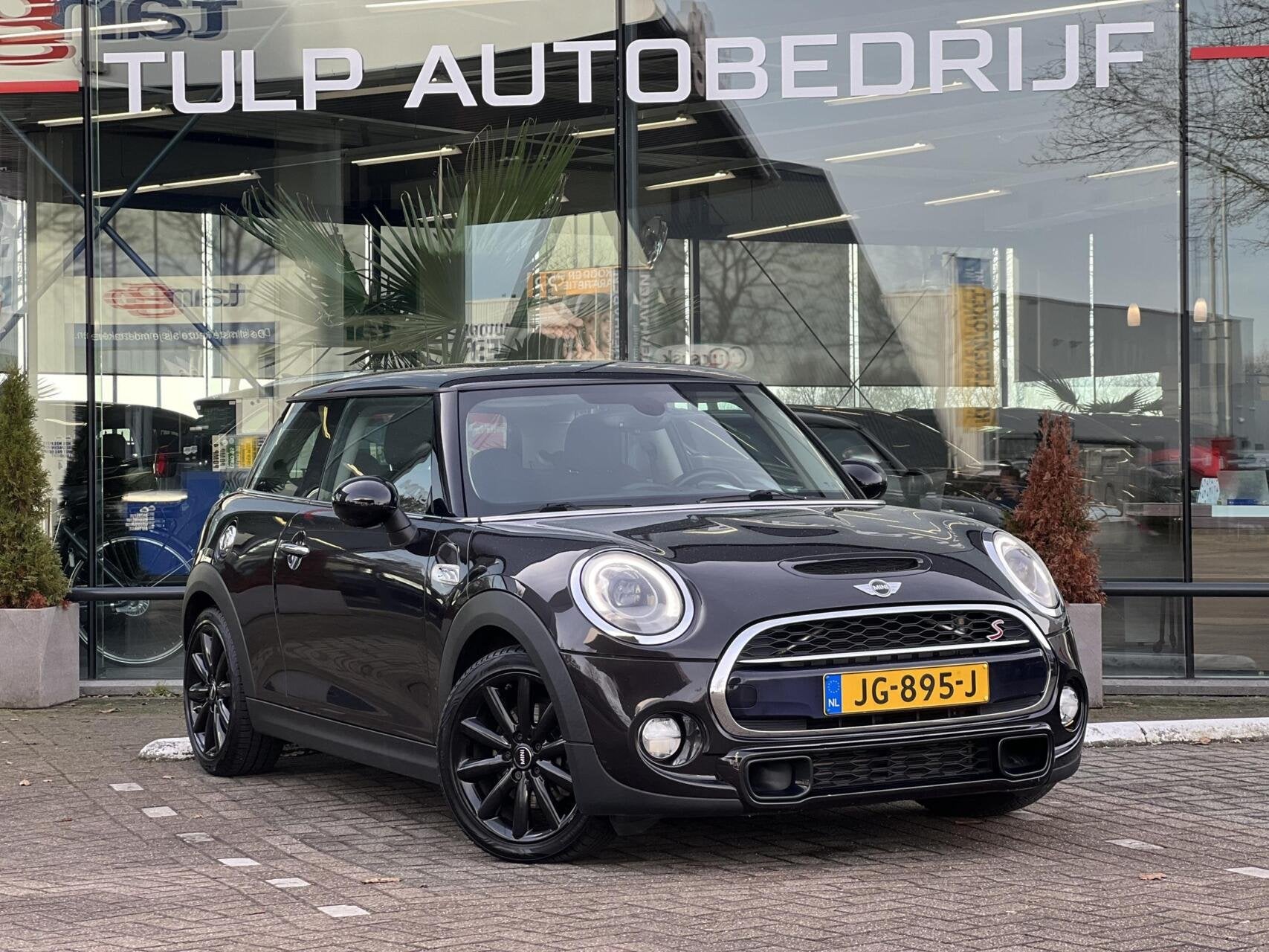 Mini Mini 2.0 Cooper S Chili Serious Business Pano LED Navi, Auto's, Voorwielaandrijving, 1998 cc, Gebruikt, Bruin
