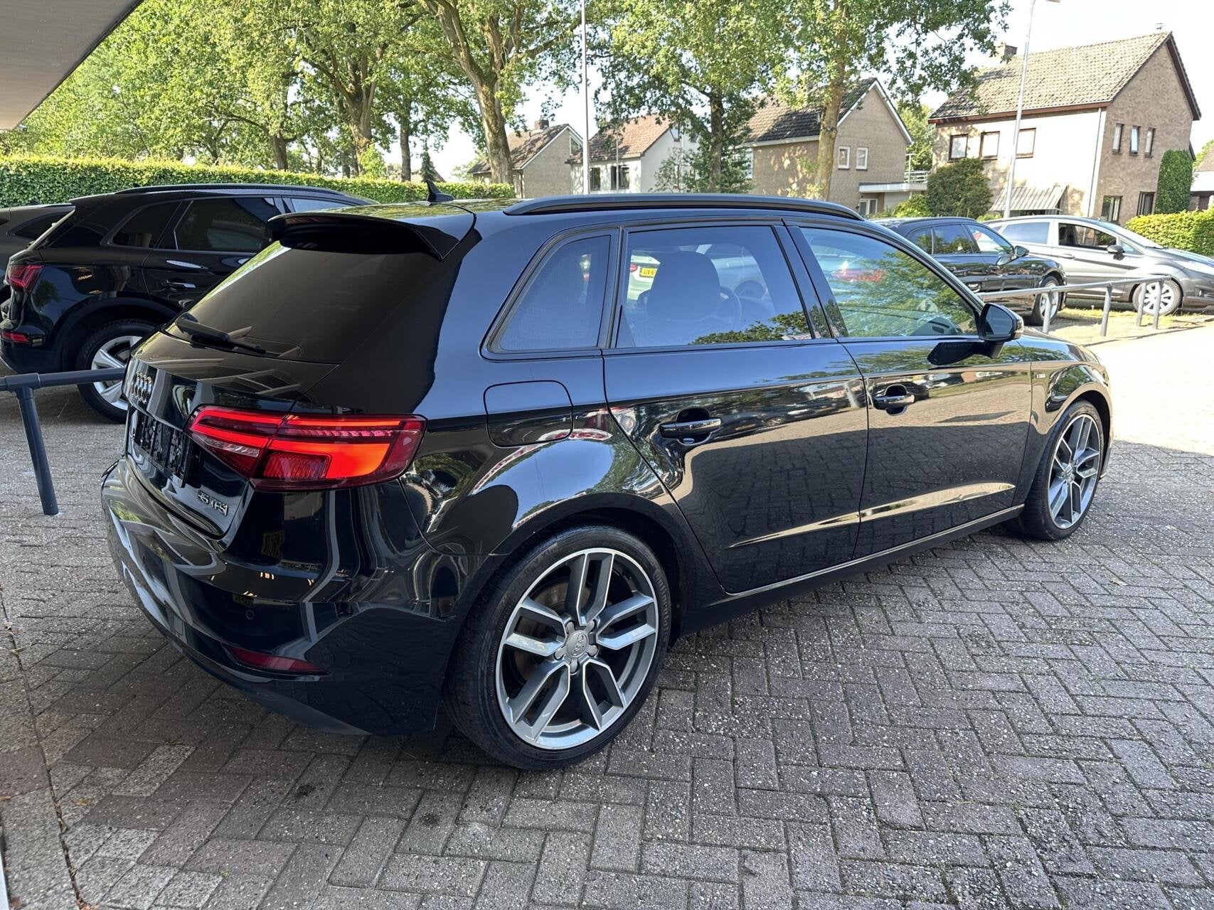 Audi A3 Sportback 35 TFSI CoD S-Line Led, Climat, Cruise, Pd, Auto's, 4 cilinders, Zwart, 1245 kg, Bedrijf