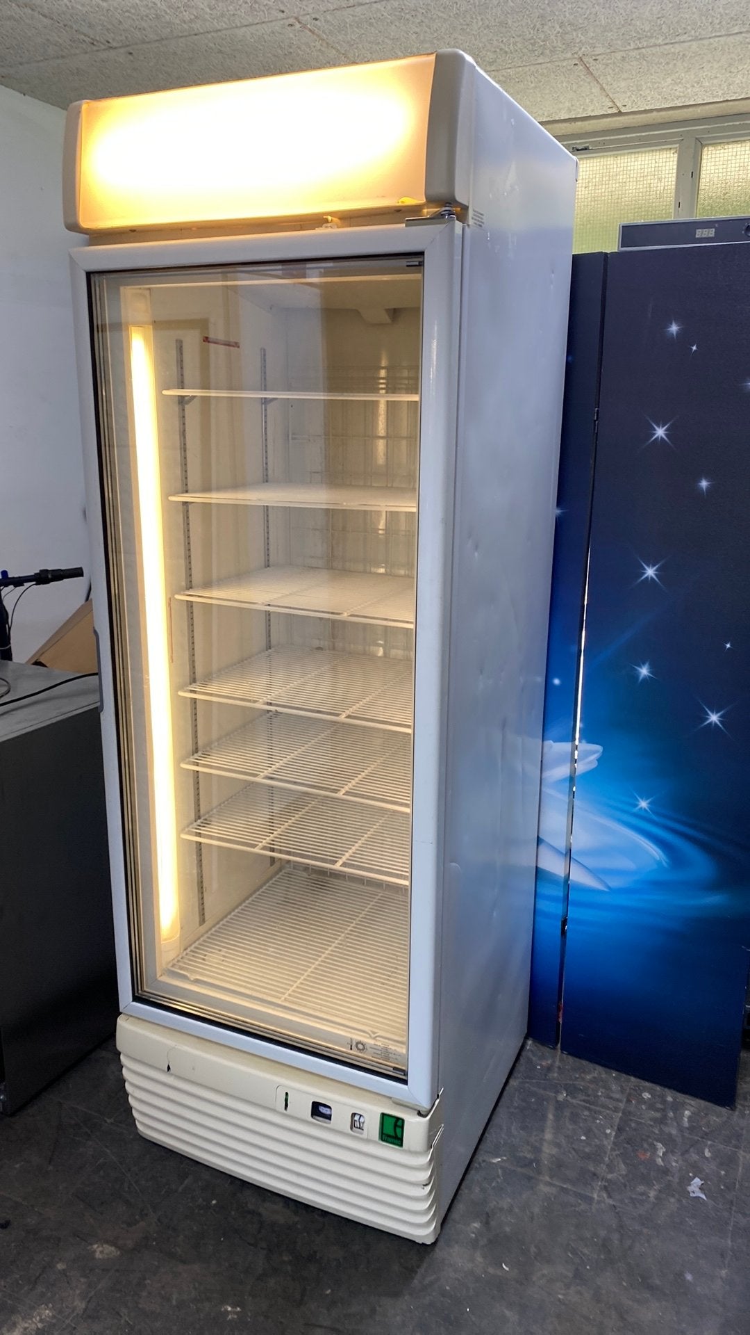 Framec Vrieskast glazen deur no frost compleet, Zakelijke goederen, Horeca | Keukenapparatuur, Ophalen, Koelen en Vriezen