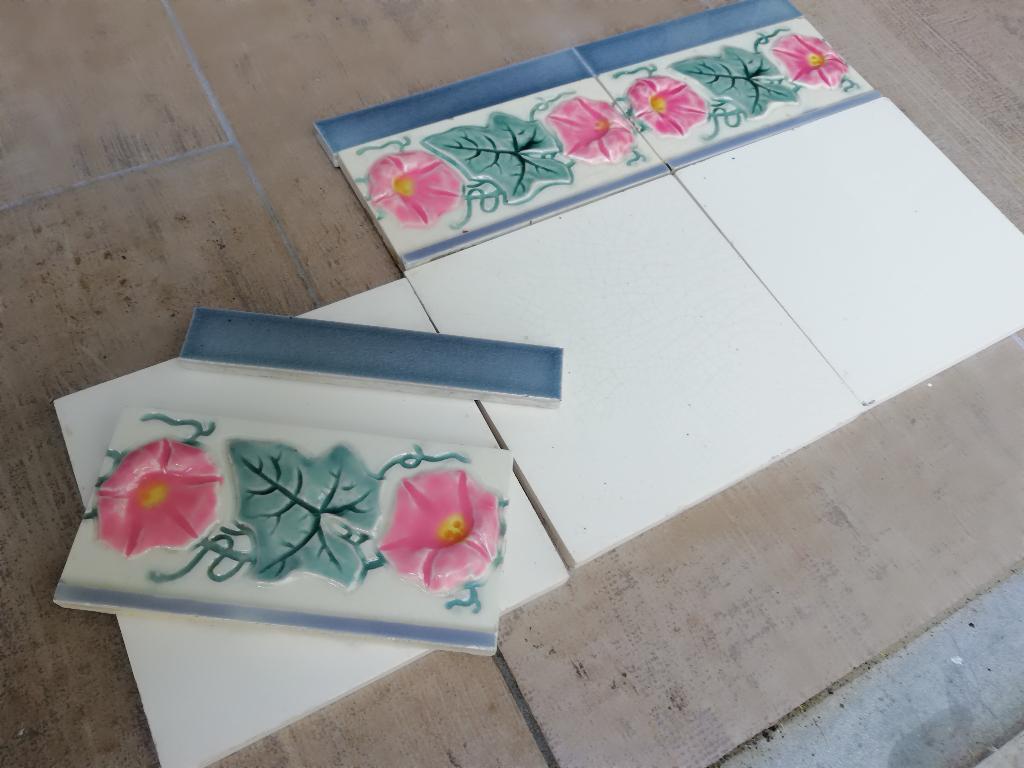 23 stuks Antieke randtegels met prachtige bloem en bies, Antiek en Kunst, Ophalen