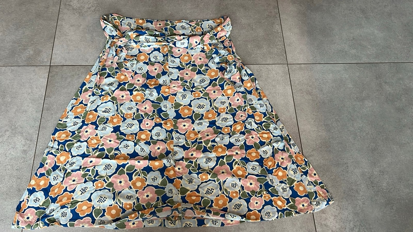 Monki Bloemenrok Maat L, Kleding | Dames, Rokken, Blauw, Maat 42/44 (L), Ophalen of Verzenden, Zo goed als nieuw