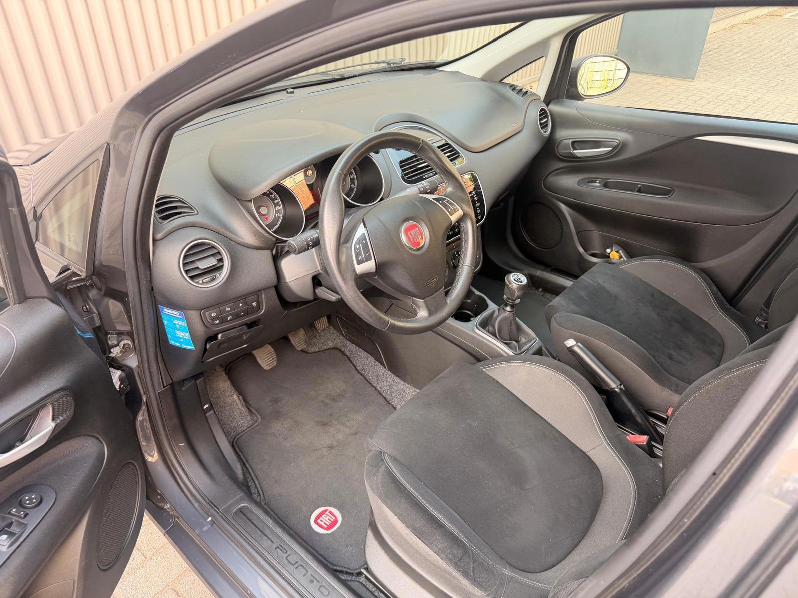 Fiat Punto Evo 0.9 TwinAir Lounge Airco|Centrale deurvegrend, Auto's, Fiat, Voorwielaandrijving, Gebruikt, 49 €/maand, Origineel Nederlands