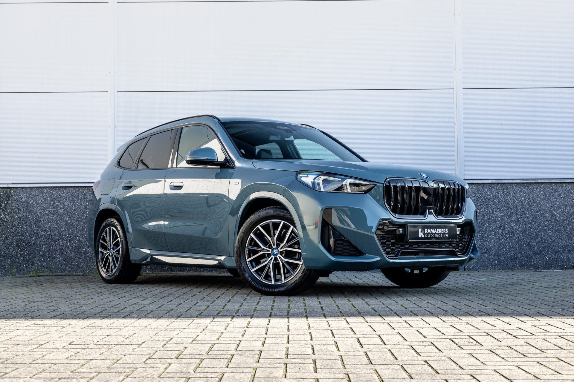 BMW X1 xDrive30e M Sport Pano / Leder / Harman Kardon / 360, Auto's, Dealer onderhouden, Met garantie (alle), Bedrijf, Automatische klimaatregeling