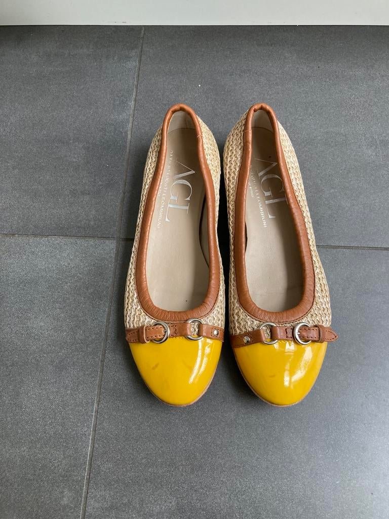 AGL Ballerina’s leer/lakleer en geweven riet Maat 38,5., Geel, Zo goed als nieuw, Ballerina's, Ophalen of Verzenden