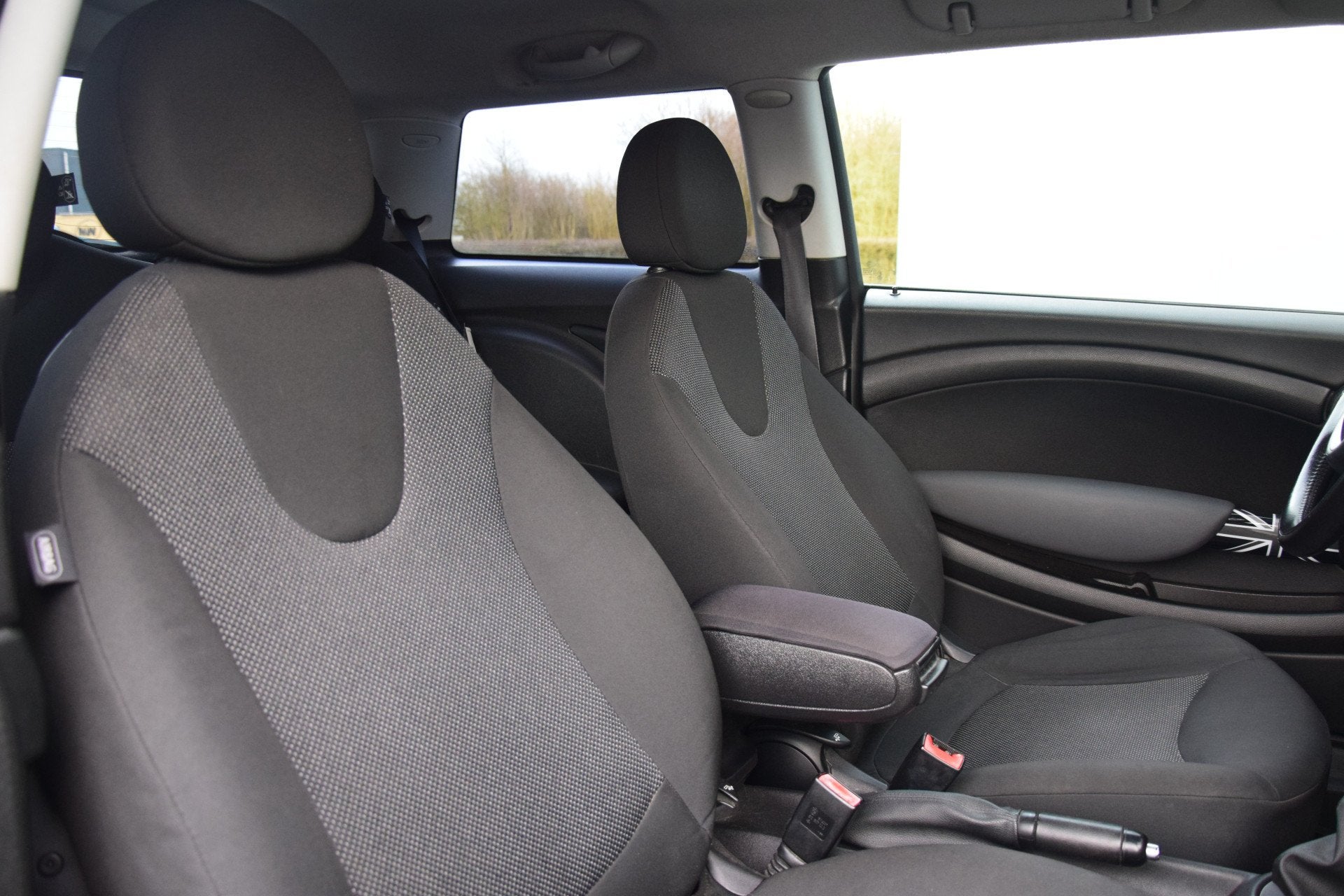 MINI Mini 1.4 One Pepper Airco Priv/Glass (bj 2008), Auto's, Voorwielaandrijving, Stof, Gebruikt, Zwart