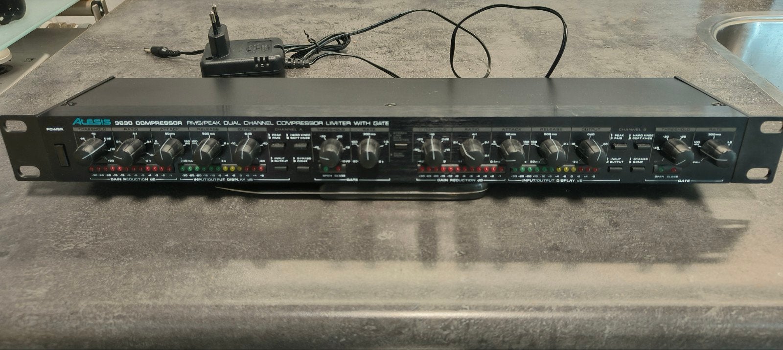 Alesis 3630 Compressor Limiter met Gate, Ophalen of Verzenden, Gebruikt, Compressor