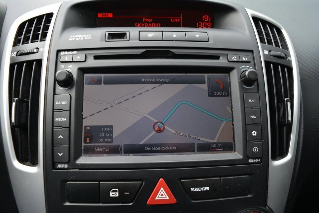 Kia Cee'd Sporty Wagon 1.4 CVVT Navigator Plus Pack | Navi |, Voorwielaandrijving, Euro 5, Stof, Gebruikt