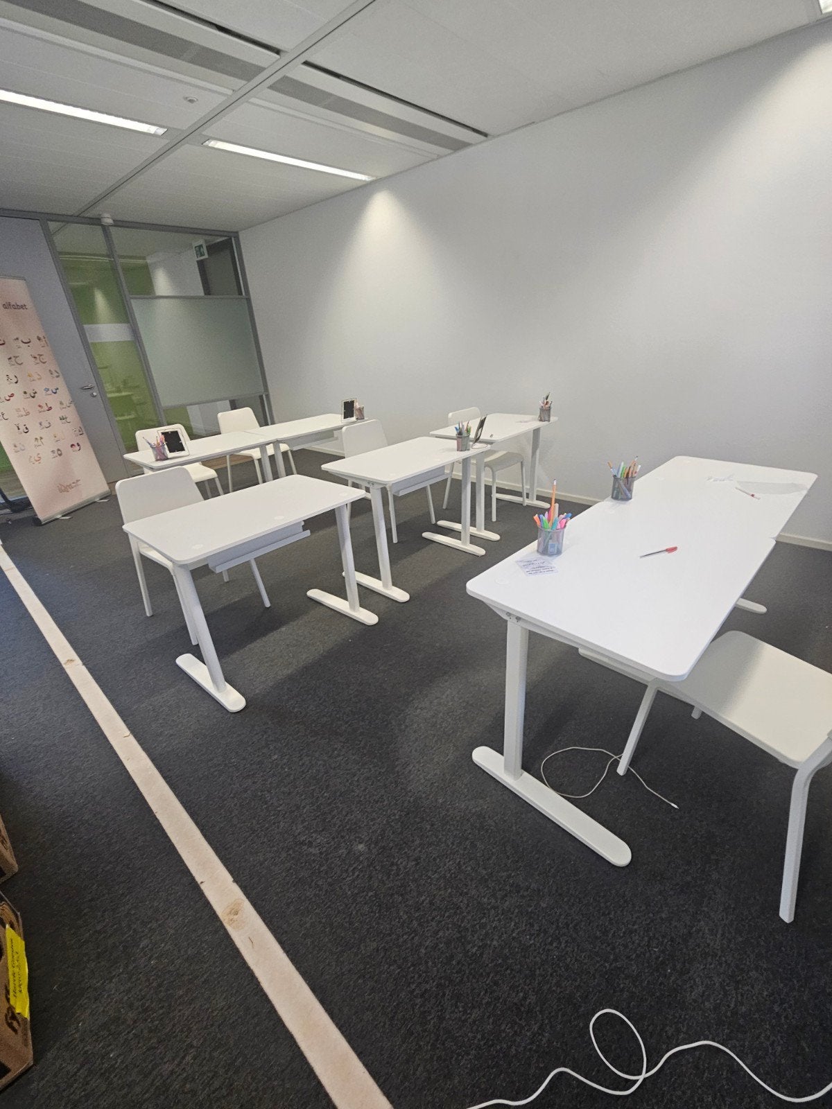 8 les tafels en stoelen - Ideaal voor klaslokaal/kantoor, Ophalen of Verzenden, Zo goed als nieuw, Stoel(en)