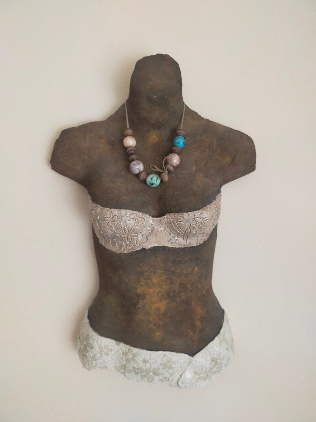 Uniek handgemaakt torso beeld met ketting en kant, Ophalen, Buste, 50 - 100 cm, Handgemaakt