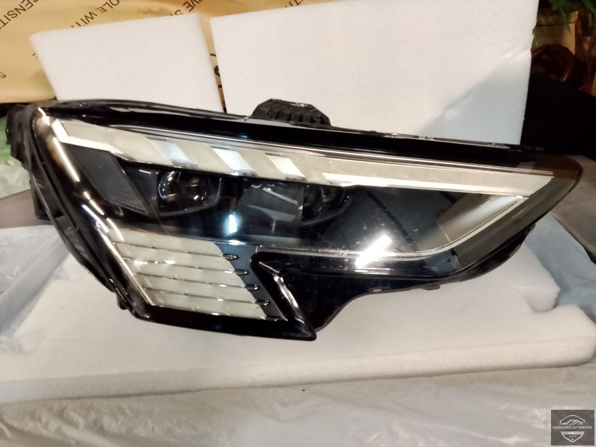 Audi A3 8Y 2020-2024 Matrix Led Koplamp Rechts 8Y0941036, Auto-onderdelen, Gebruikt, AUDI AG, Auto-Union-Strasse 1
85045  Ingolstadt, DE
