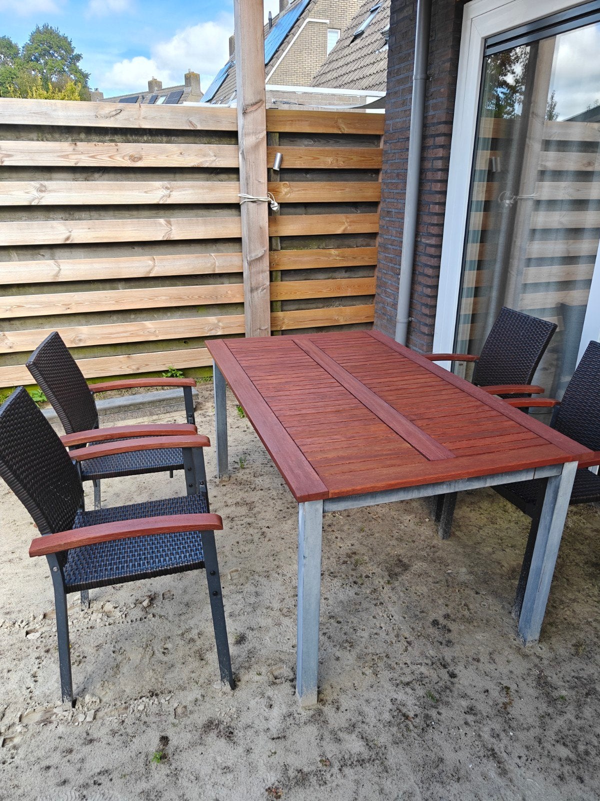 Tuintafel met 4 stoelen - 150x90x74 cm, Ophalen, 4 zitplaatsen, Gebruikt, Hardhout