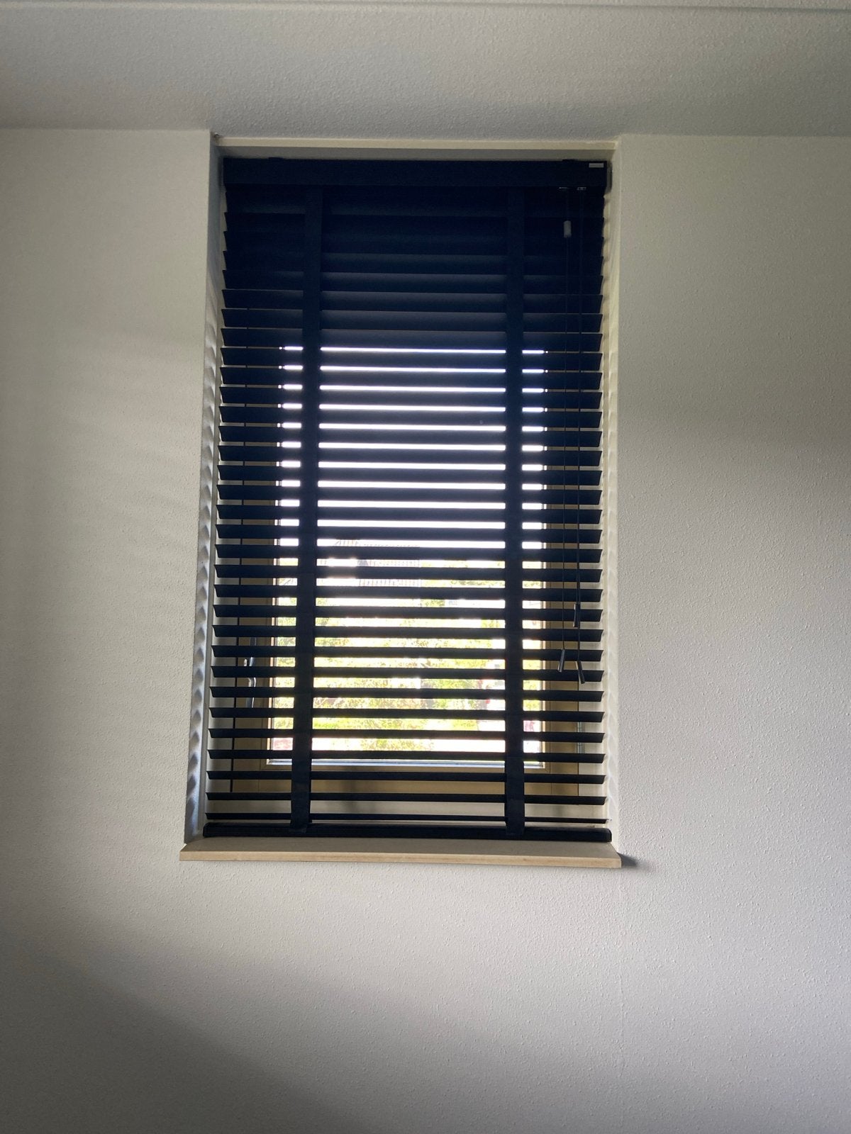 Zwarte jaloezieën 147x85.5 cm, Ophalen, Jaloezie, Gebruikt, Verduisterend