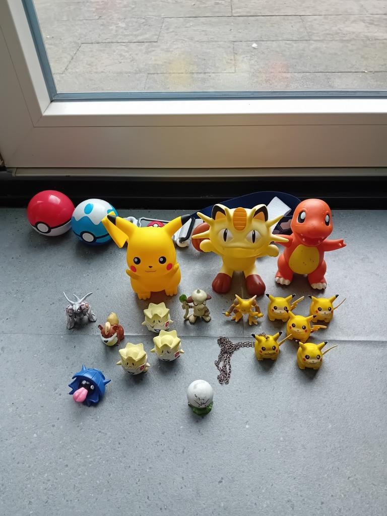 Pokemon Tomy poppetjes 17 stuks en pokeball riem, Gebruikt, ., Ophalen of Verzenden, Tomy