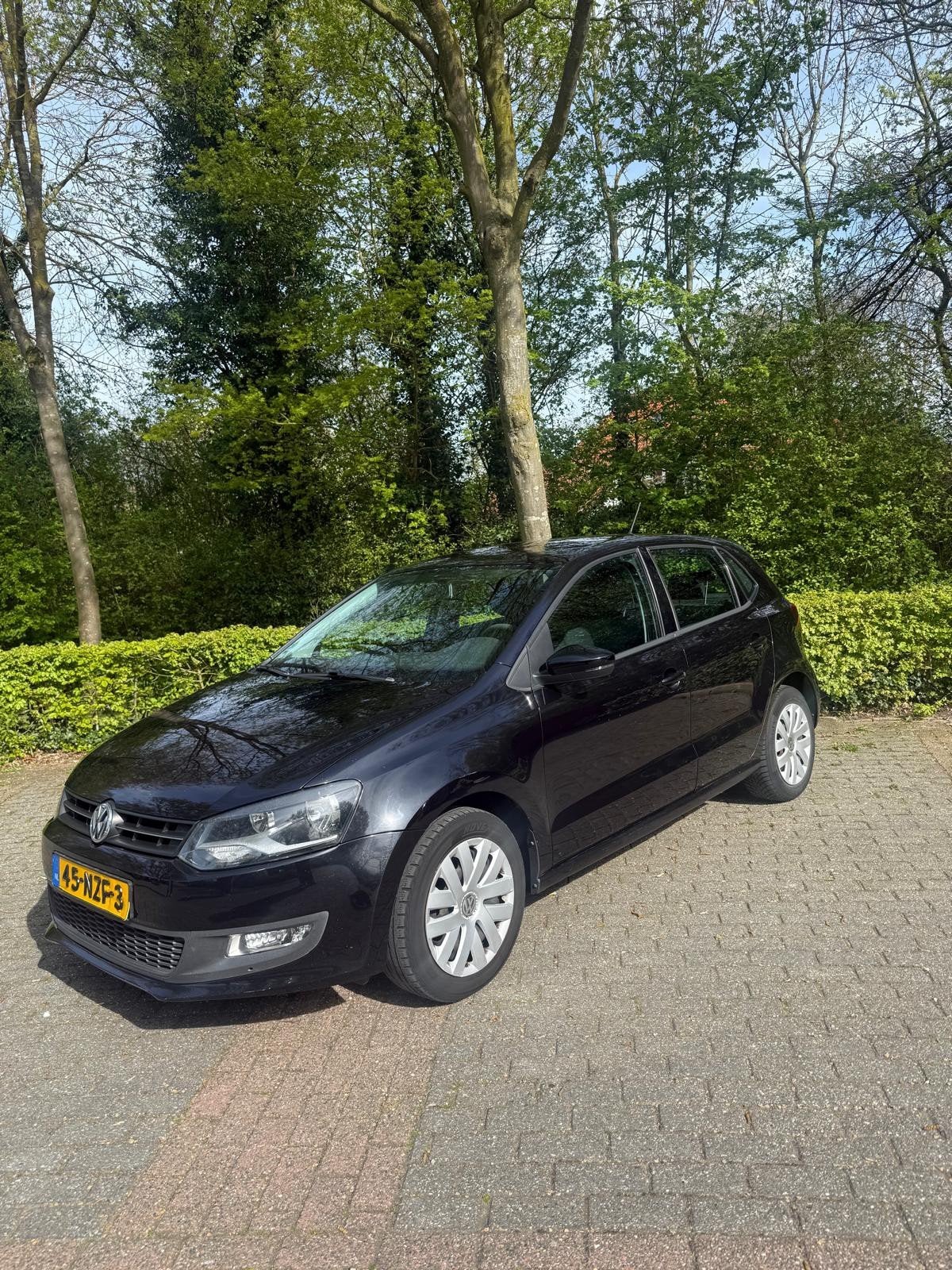 Volkswagen Polo 1.4 16V FSI 63KW 2011 Zwart, Auto's, Volkswagen, Voorwielaandrijving, 970 kg, 40 €/maand, 4 cilinders