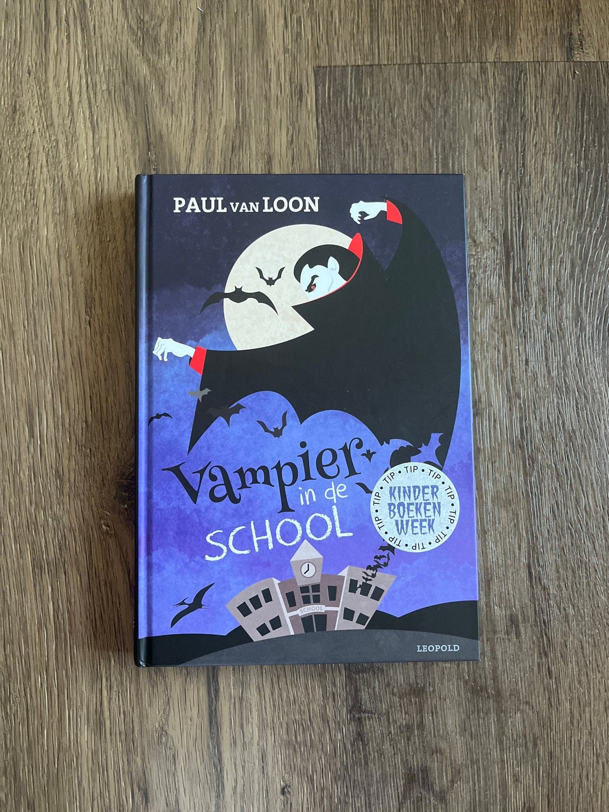 Vampier in de School - Paul van Loon, Ophalen of Verzenden, Zo goed als nieuw, Fictie