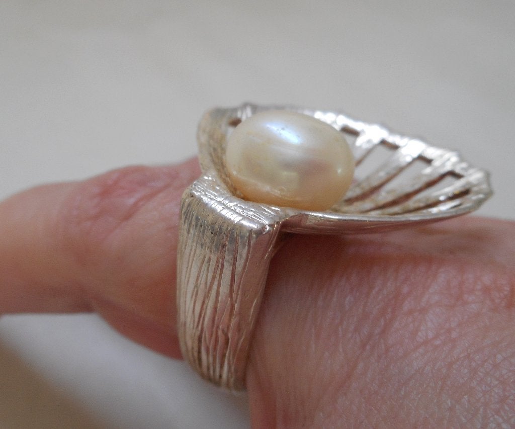 Zilveren royale modernist ring met parel nr.1697, Verzenden, Dame, Met parel, Zilver