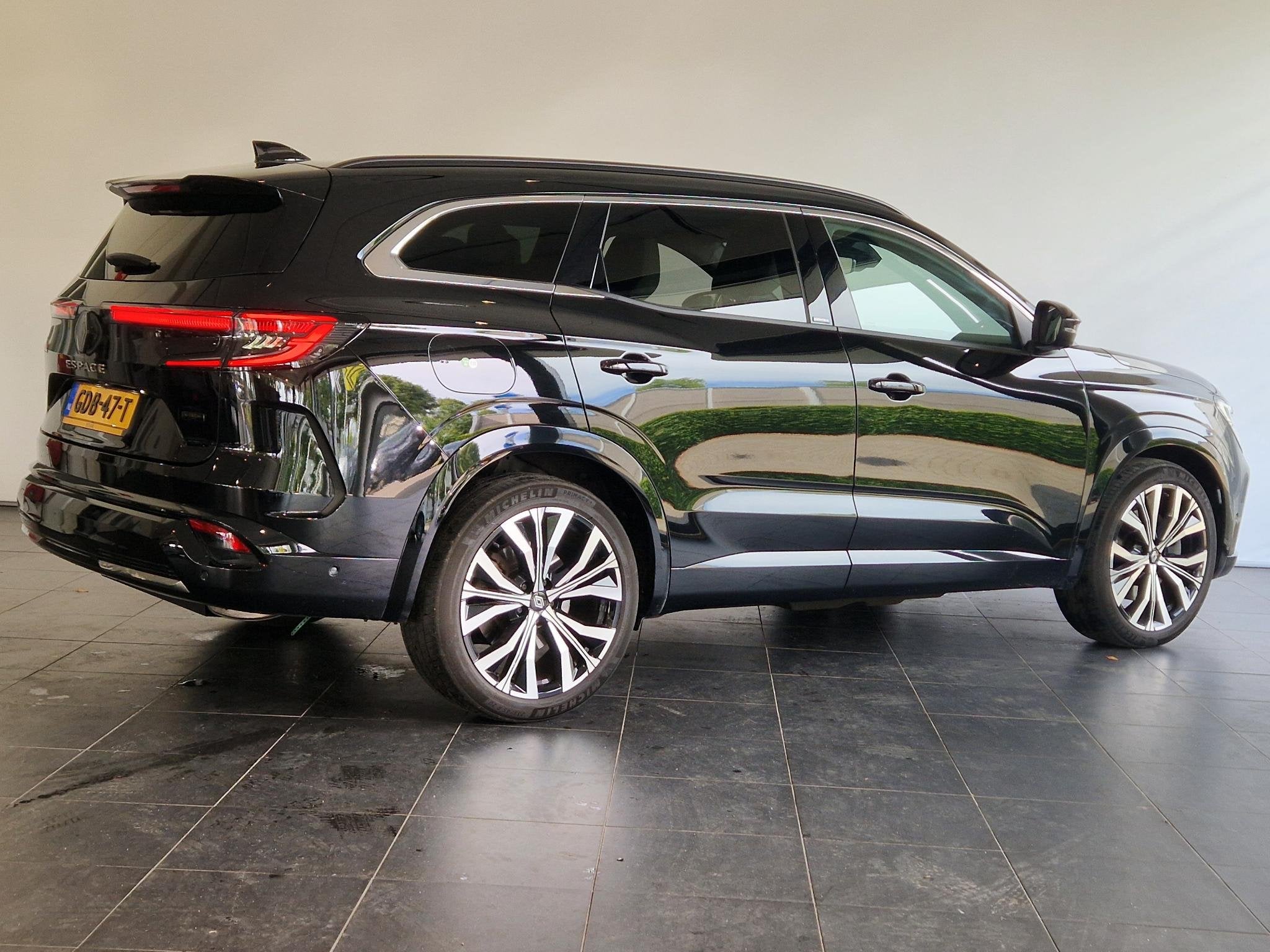 Renault Espace E-Tech full hybrid 200 iconic 7p. PANORAMADAK, Gebruikt, 1199 cc, 7 stoelen, Zwart