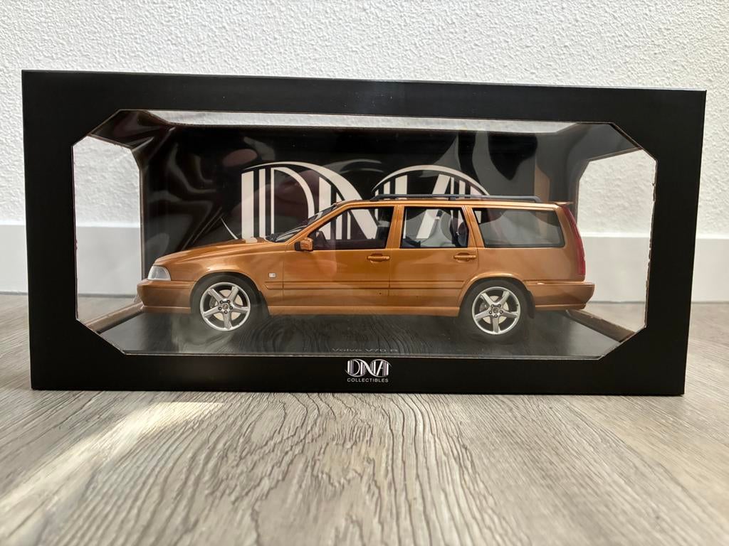 Volvo V70 R - DNA Collectibles 1:18, Ophalen of Verzenden, Nieuw, Overige merken