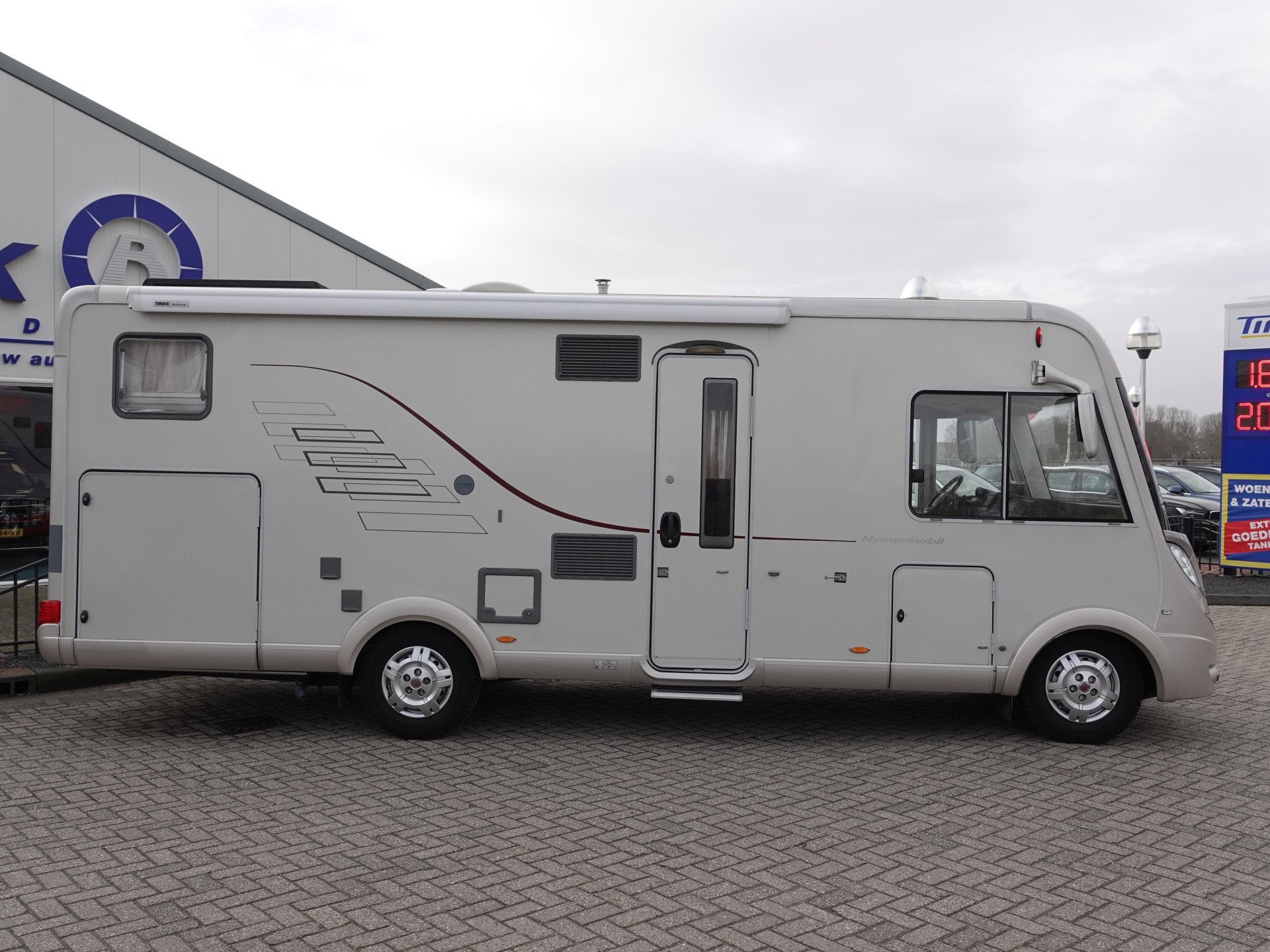 Hymer B 678 HYMER B678 3.0D 177PK LENGTE BED | WC + BADKAMER, Integraal, Van Camminghaweg 38
8822WD  ARUM, NL, Bedrijf, Hymer