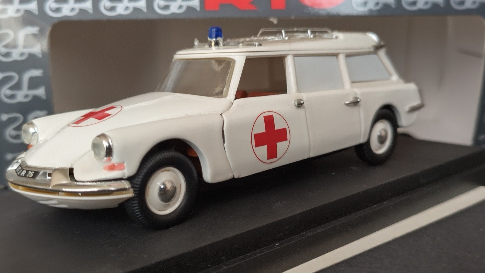 Citroen is Break Ambulance Red Cross  1:43 Rio Models Pol, Overige merken, Rio, Auto, Verzenden