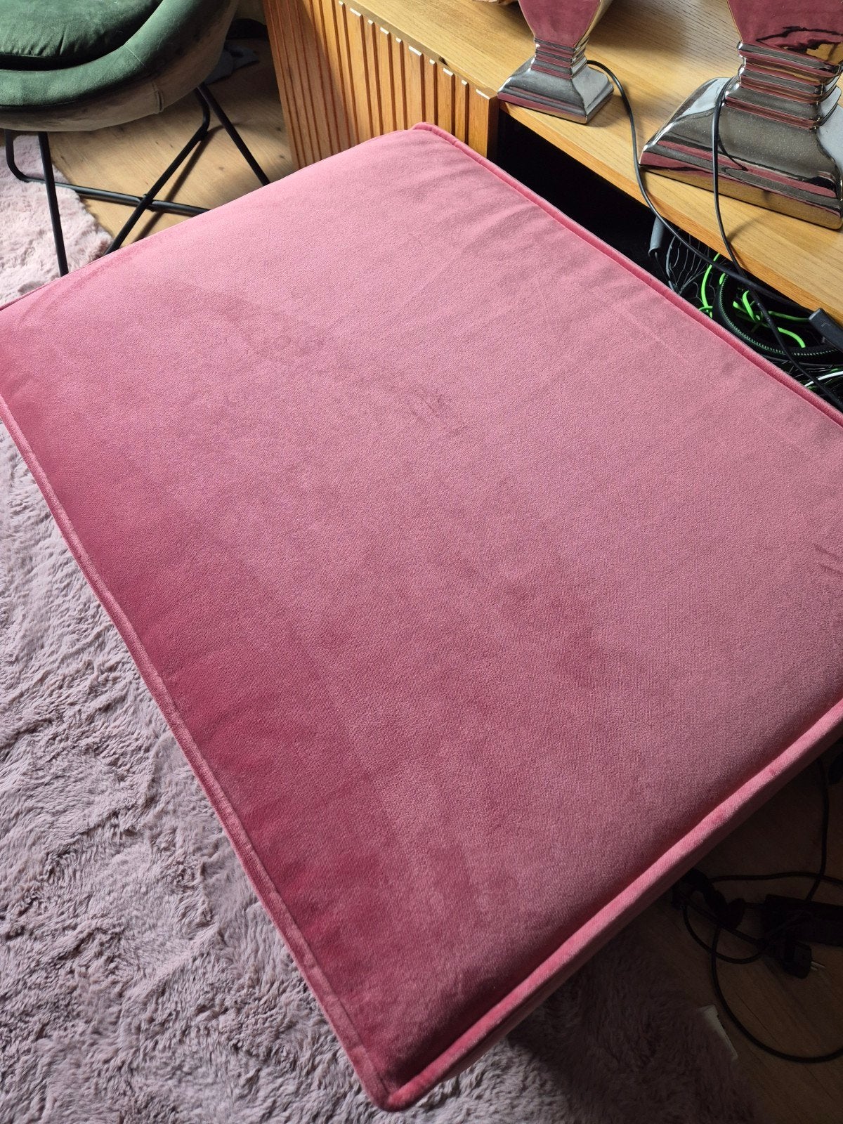 Roze fluwelen poef - Amsterdam Velvet Hocker Juke Pink, Huis en Inrichting, Tafels | Bijzettafels, Ophalen, Zo goed als nieuw