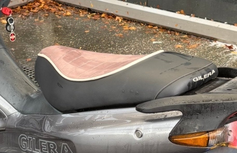 Gilera Runner Alcantara Zadel met Witte Bies - Zeer Netjes, Ophalen of Verzenden, Zo goed als nieuw, Zadel, Overige merken
