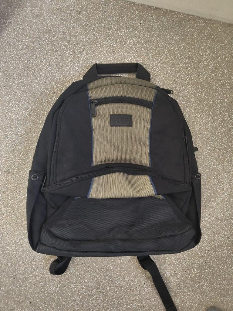 Ongebruikte Case Logic laptop rugzak, Nieuw, Ophalen of Verzenden, Meerkleurig, Gevoerd laptopvak