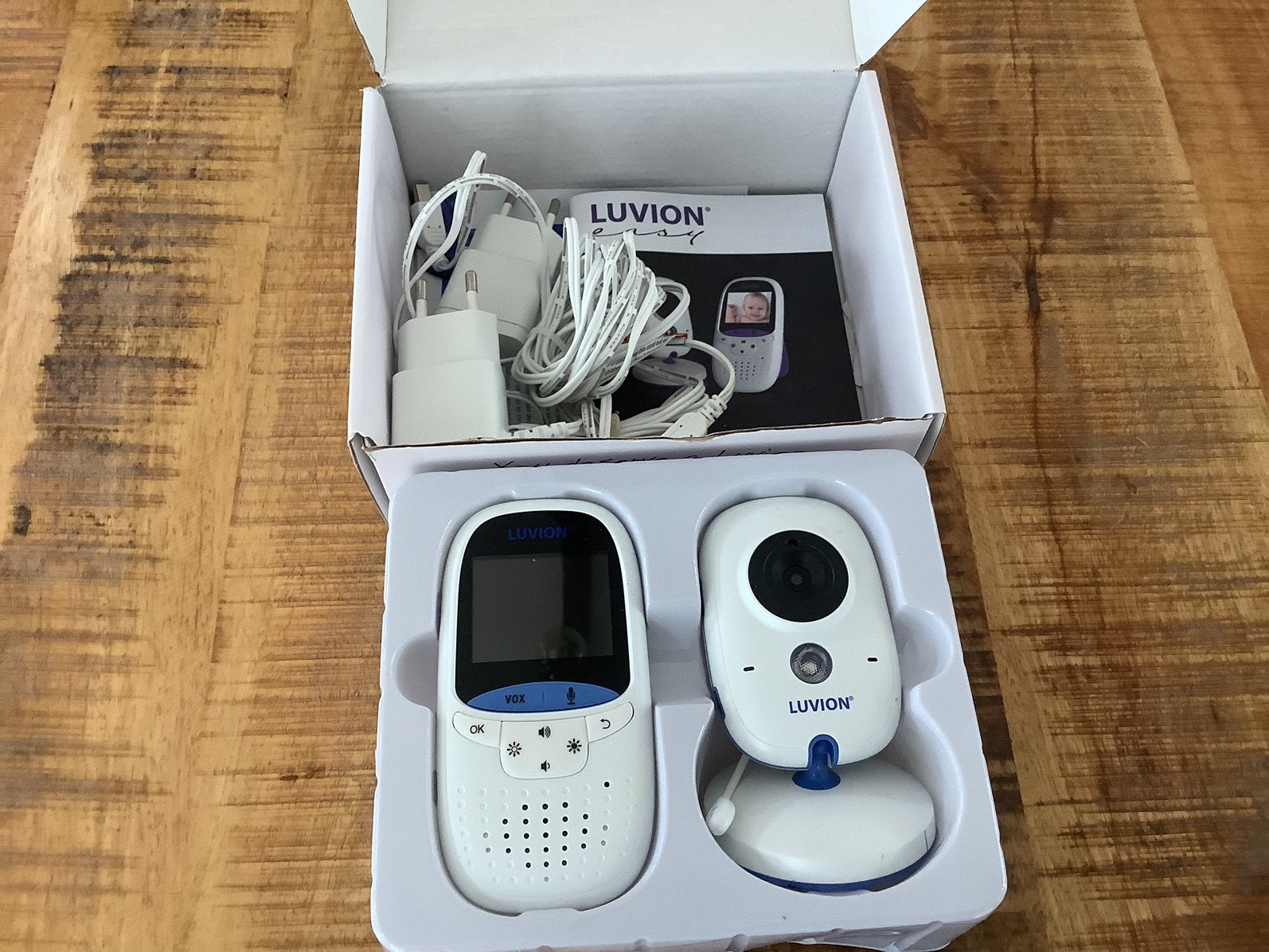 Luvion babyfoon, digitale kleuren scherm, Ophalen, Zo goed als nieuw, 100 tot 250 meter, Camera