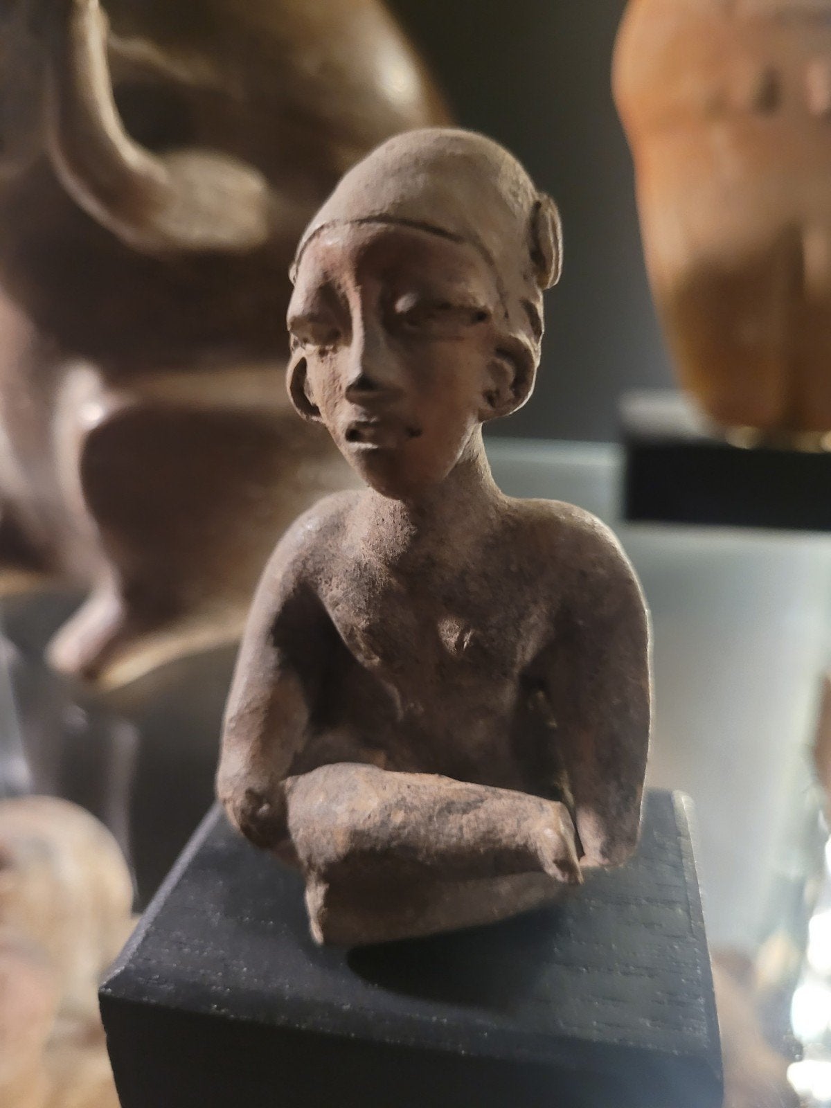 Precolumbiaans Chorrera figuur uit Ecuador, 3000 jaar oud, Steen/keramiek, Bruin, Handgemaakt, Ophalen of Verzenden