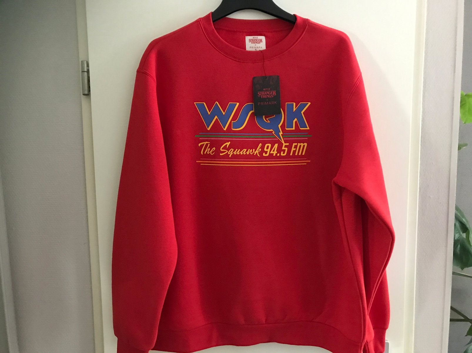 Stranger Things WSQK sweater, Ophalen of Verzenden, Nieuw, Maat 52/54 (L), Rood