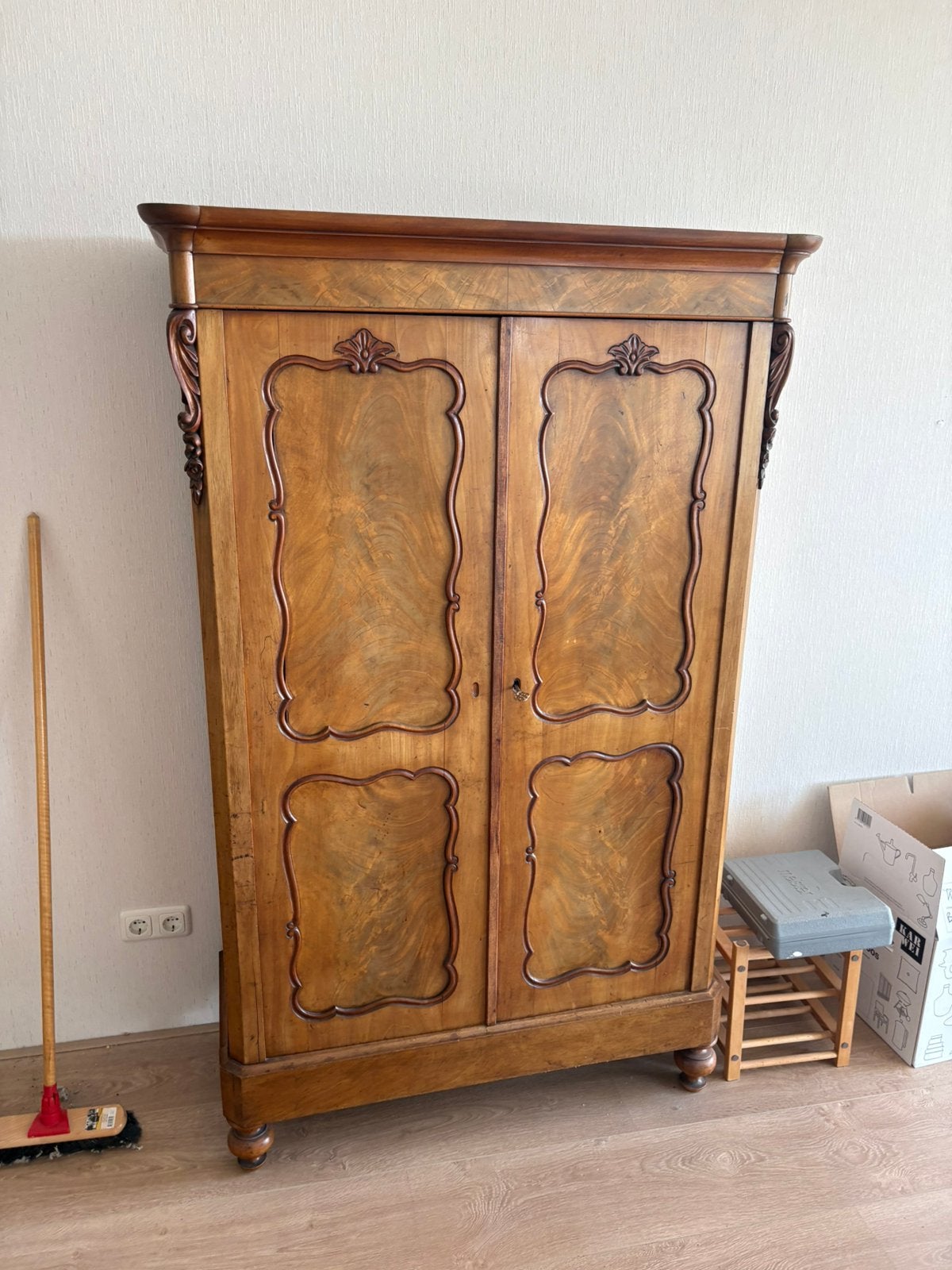 Biedermeier kast/ linnenkast/ meidenkast in goede staat., Ophalen