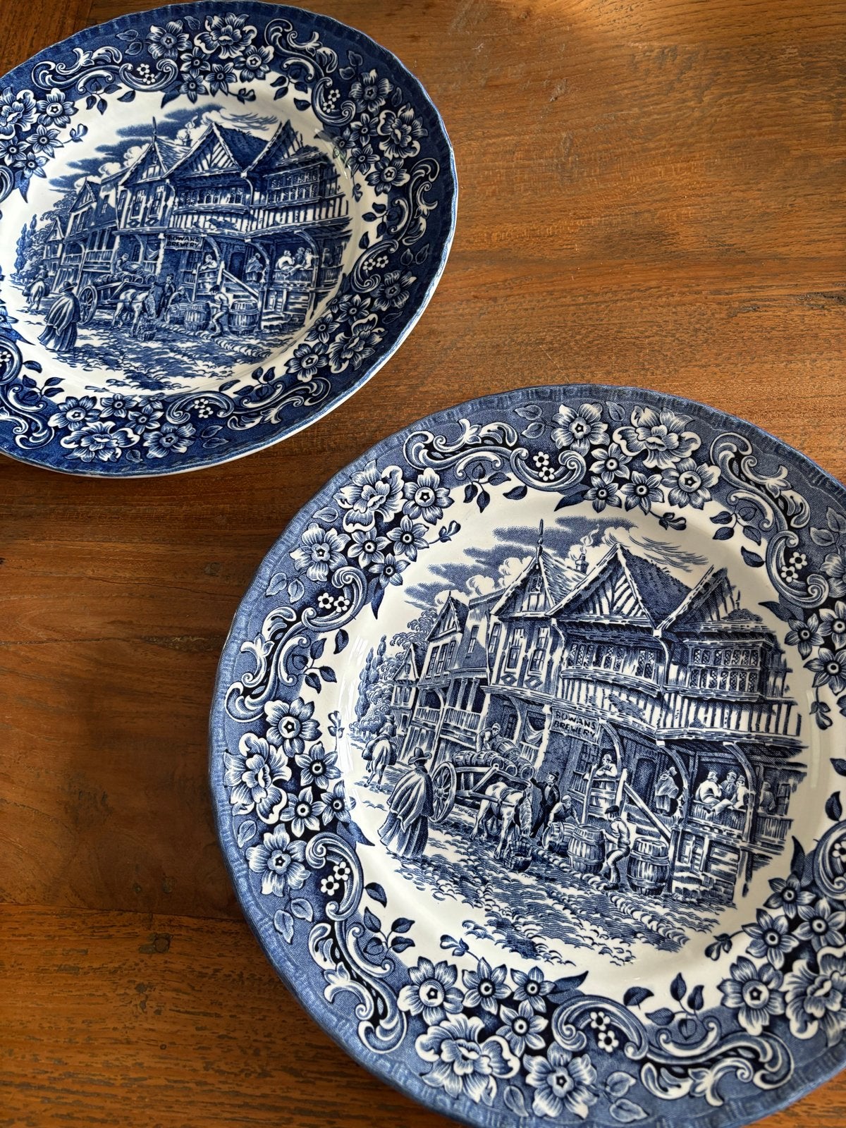2 Royal Tudor Ware 17th Century England diepe borden, Ophalen of Verzenden