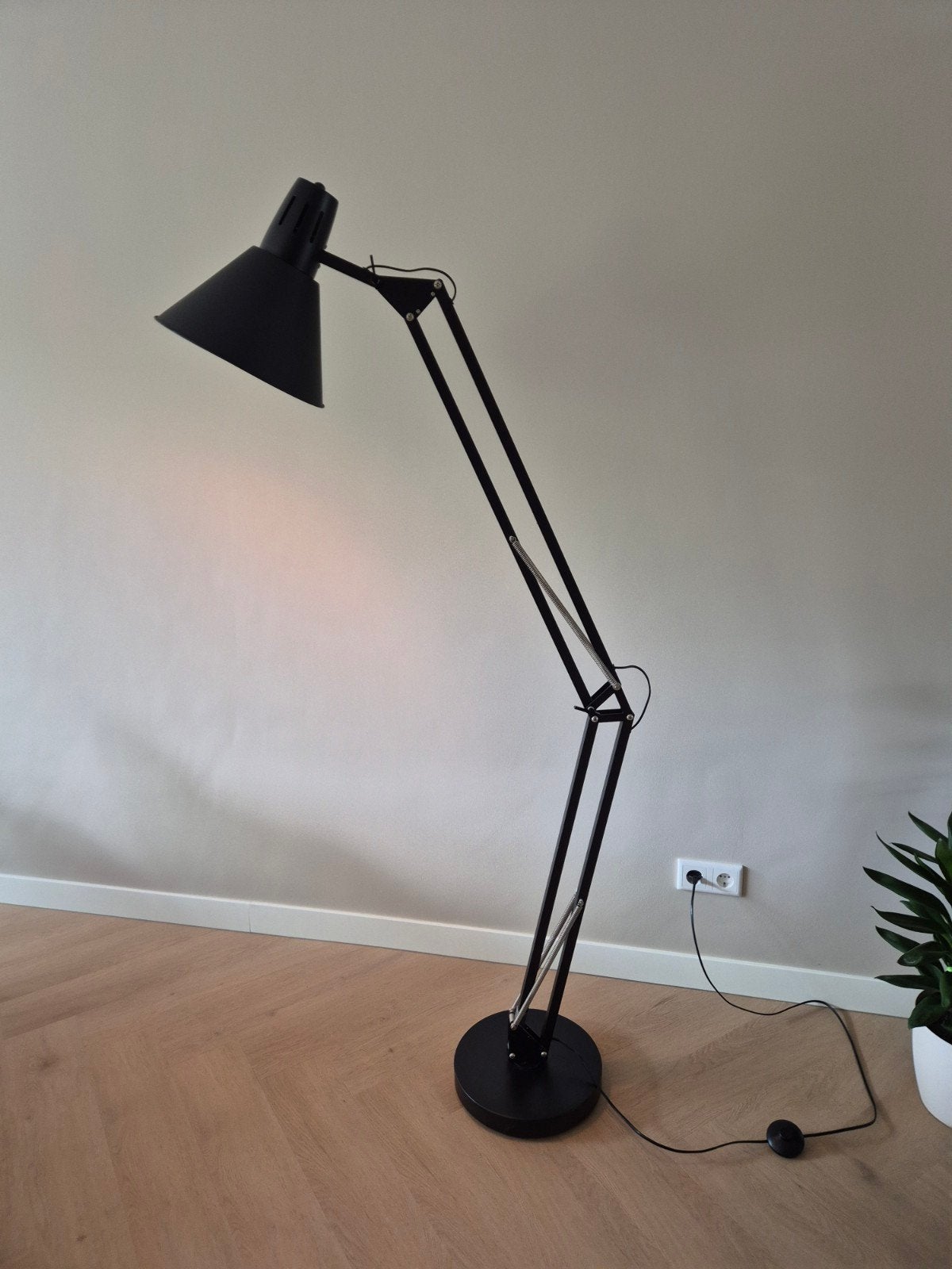 Estancarbon Staande Lamp Zwart - Verstelbaar Design, Ophalen, Modern, Industrieel, Verstelbaar, E27 (groot), Zo goed als nieuw