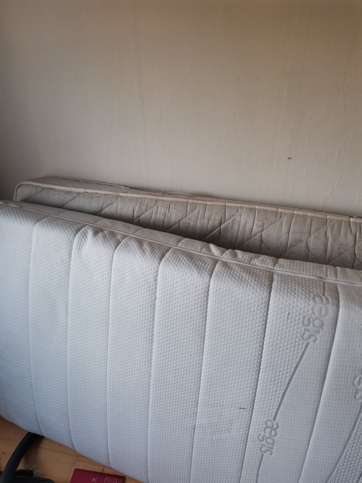 Aegis matras 90x200 cm 2 stuks gratis, Huis en Inrichting, Ophalen, Gebruikt, 90 cm, Eenpersoons